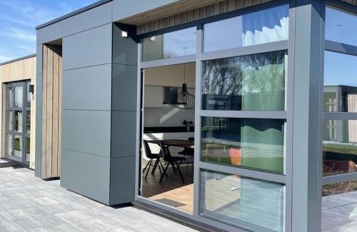 Enkhuizen Ski Chalet | "Sunkiss at the IJsselmeer"