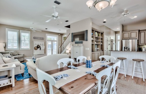 Sunnyside House | "Sunkissed" Home with Private Pool in Carillon Beach. 3 min walk to the beach!