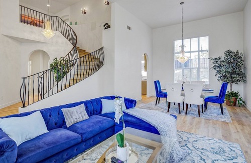 Antioch House | SUNKISSED SPACIOUS 5BD HOME W/ POOL TABLE & BBQ