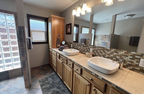 Sunland Estates House | Sunland Estates Home - Columbia River Views - Minutes to the Gorge Amphitheater!