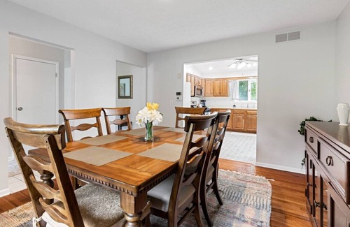 Penfield House | Sunlit 3BDRM in Central Penfield