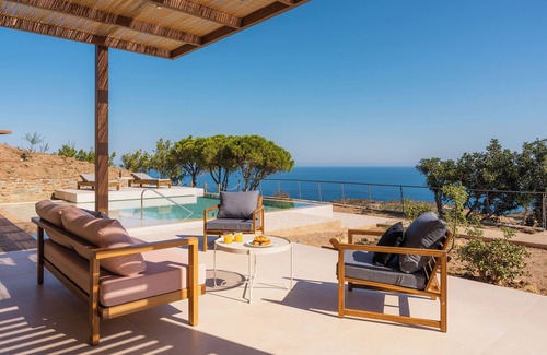 Agia Pelagia Villa | Sunlit & Airy Retreat with Endless Sea Views!