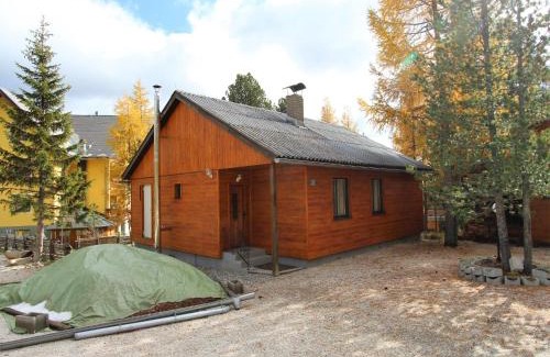 Turracher Hohe House | Sunlit Cabin with Jacuzzi in Turracherhohe