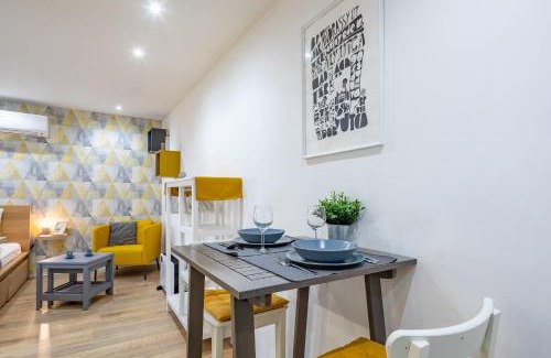 Orszagut Apartment | Sunlit Central Hideaway