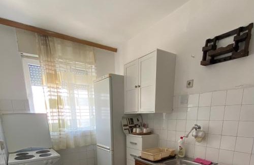 Mejë Apartment | Sunlit City Apartment Gjakova