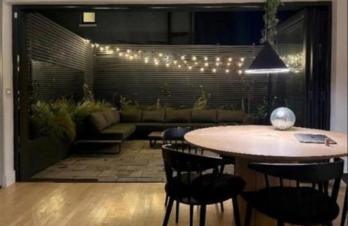 Rathmines Apartment | Sunlit Designer Haven in Trendy Neighbourhood