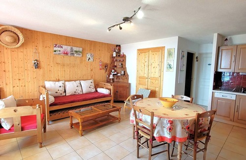 Saint-Michel-de-Chaillol Apartment | Sunlit Ground Floor Apartment, Sleeps 5, South-Facing Terrace - Chaillol 1600