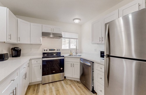 Olympia Apartment | Sunlit getaway with a deck, washer/dryer, & full kitchen