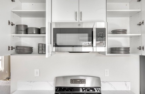Delthorne Apartment | Sunlit Torrance 1BR w/W/D & Courtyard, nr Redondo Beach, by Blueground