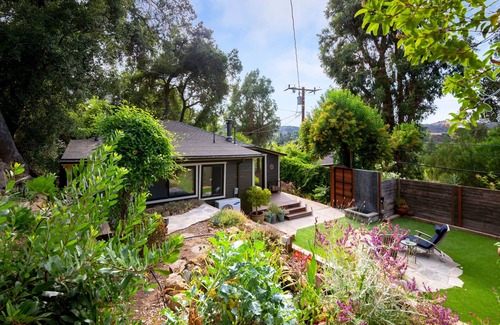 Sylvia Park Cottage | Sunny 2 Bedroom Garden Cottage with Hot Tub on Topanga State Park
