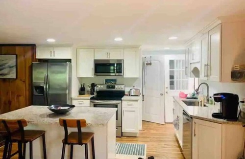 Naples House | Sunny 3 bedroom cottage with water rights