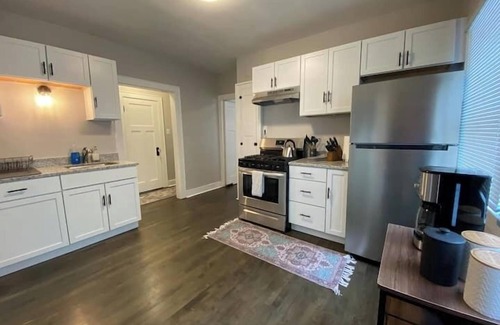 Bay View House | Sunny 3BR Craftsman Bungalow | Bay View