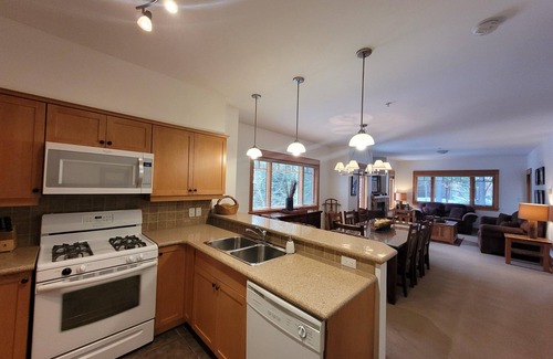 Rossland Condo | Sunny and Cozy Two Bedroom