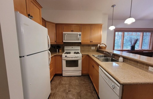 Rossland Condo | Sunny and Cozy Two Bedroom