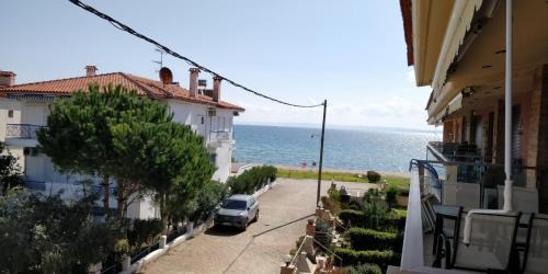 Gerakini House | Sunny Apartment 30m from the Beach
