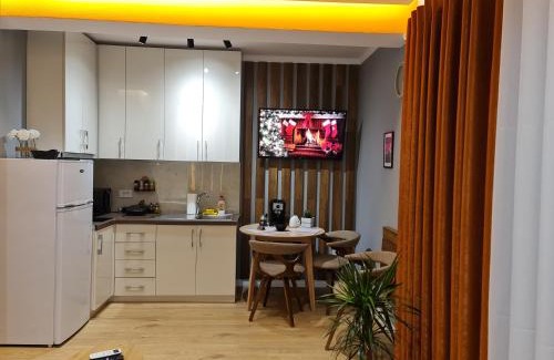 Blloku Apartment | Sunny Apartment - Blloku Tirana, near Lake