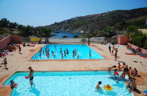 Cerbere Apartment | Sunny Apartment for Groups