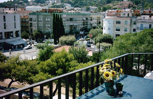 Tossa de Mar Apartment | Sunny apartment with Mountain View, Terrace & Shared Pool