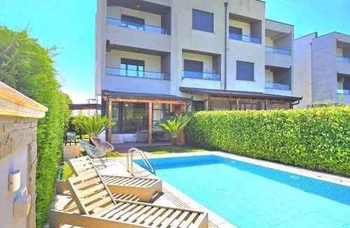 Qerek Apartment | Sunny Beach Apartments with Swimming Pool - 247