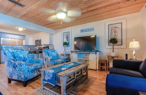 Sunnyside House | Sunny Beach by Book That Condo