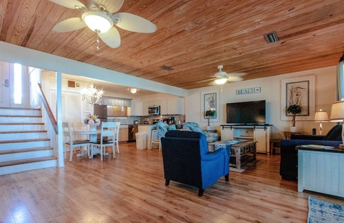 Sunnyside House | Sunny Beach by Book That Condo