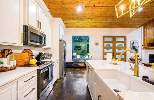 Pickens Cabin | Sunny Cabin! Games, Hot Tub, Playset, Ping Pong