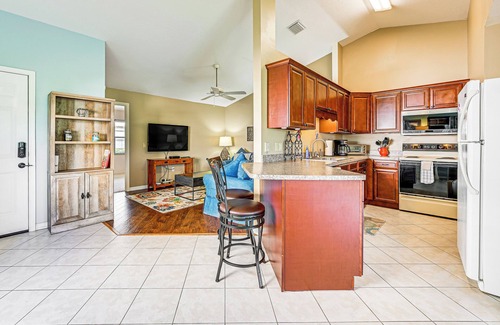 Highland Villa | Sunny Canal-View Villa w/Lanai in Sebring!