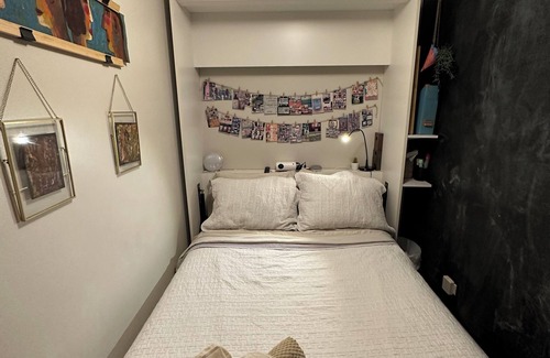 Ukrainian Village Apartment | Sunny Character Filled Apartment in Ukrainian Village Chicago