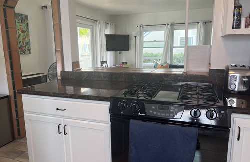 South Mission Beach Condo | ☀️Sunny Courtside House, 🏖STEPS TO OCEAN OR BAY, Bikes! South Mission BeachSD