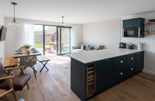 Hope-Cove Apartment | Sunny Cove - a luxury coastal apartment moments from the beach