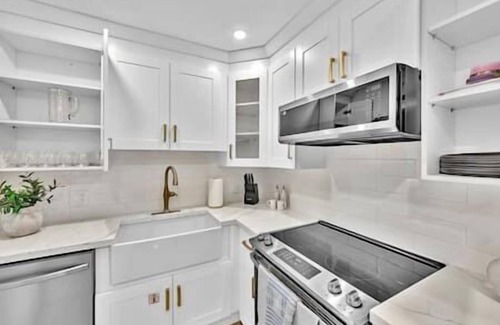 Middle River Terrace House | Sunny Days Getaway, 5BD Heated Pool Family Home!