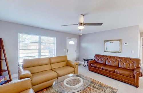 Port Charlotte House | Sunny Days