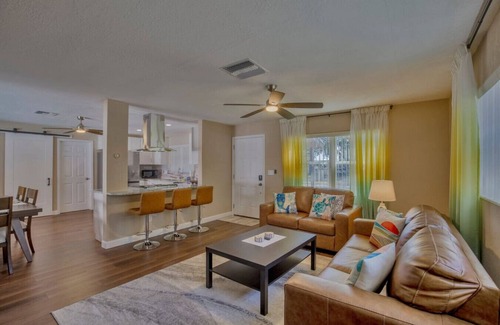 Seminole Apartment | Sunny Escape-Heated Pool
