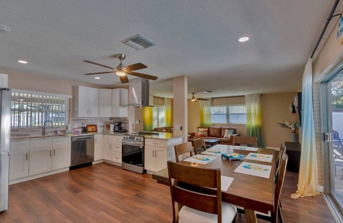 Seminole Apartment | Sunny Escape-Heated Pool
