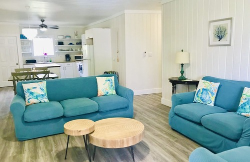 Rainbow Bay Cottage | Sunny Haze