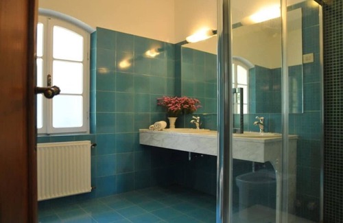 Castelnuovo Magra Villa | Sunny Hill Villa surrounded by Mediterranean Trees