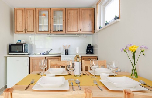 Balatonalmadi House | Sunny holiday home with Pool/BBQ area/AC/ParkingnCasa Montana-Country Apartment
