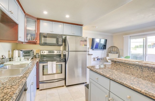 Imperial Beach Condo | Sunny Imperial Beach Condo - Walk to Ocean!