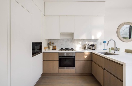 Chelsea House | Sunny in Chelsea - Luxurious 3 Bedroom Chelsea Home