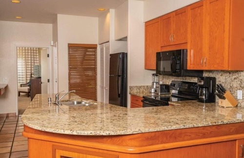 Kahaluu-Keauhou Hotel | Sunny Kona Coast 2BR Retreat with Pool & Balcony