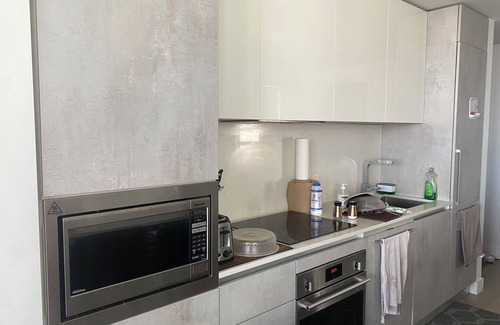 Shaughnessy Village Apartment | Sunny, Luxurious condo with a walk-in closet & a breath-taking view.