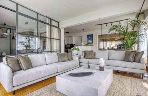 Psirri Apartment | Sunny Luxury Loft, Stunning Acropolis View, Jacuzzi
