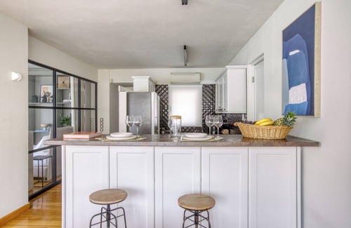 Psirri Apartment | Sunny Luxury Loft, Stunning Acropolis View, Jacuzzi