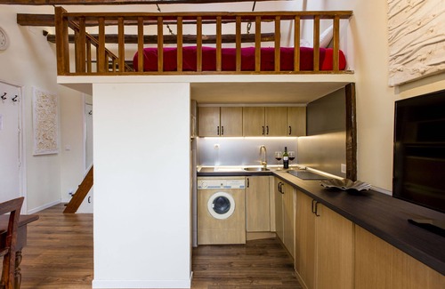 Embajadores Apartment | Sunny n quiet penthouse in the center