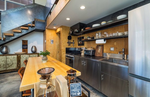 Santa Fe House | Sunny Open Home by Cafecito in Baca Railyard