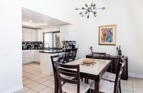 Sunrise Villas House | Sunny Palm Springs Getaway