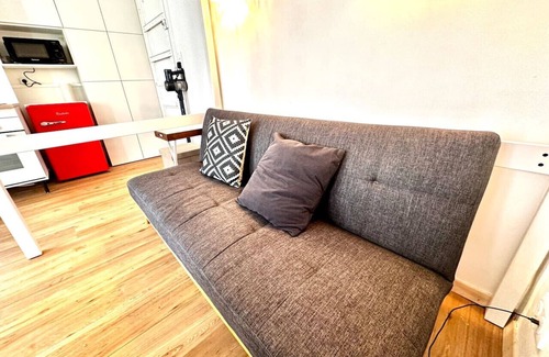 Quartier Sainte-Marguerite Apartment | Sunny Paris flat heart of 11ème
