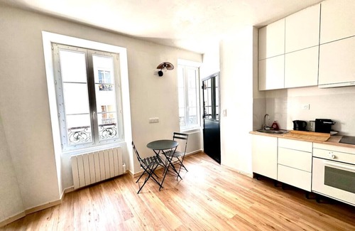 Quartier Sainte-Marguerite Apartment | Sunny Paris flat heart of 11ème