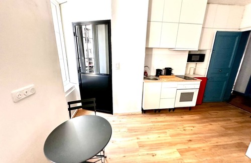 Quartier Sainte-Marguerite Apartment | Sunny Paris flat heart of 11ème