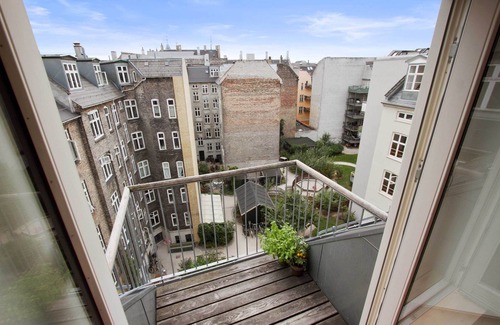 Copenhagen City Centre Apartment | Sunny Penthouse with Private Balcony